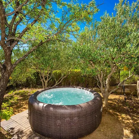 Dom wakacyjny Mara With Jacuzzi Seline