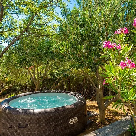 Mara With Jacuzzi Holiday home *