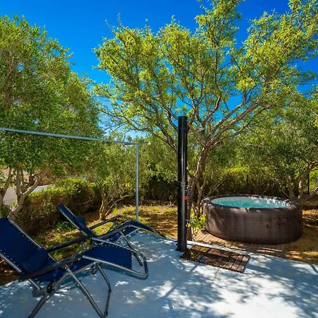 Holiday home Mara With Jacuzzi
