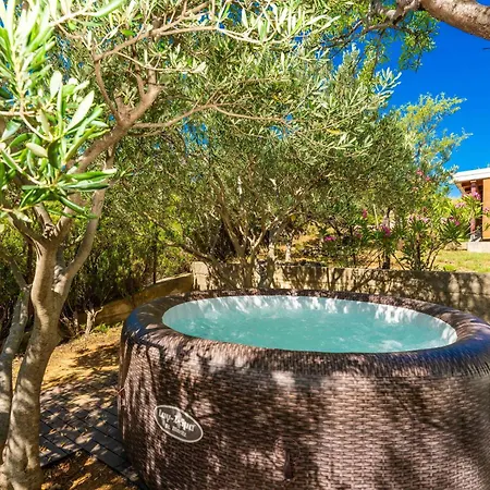 Holiday home Mara With Jacuzzi